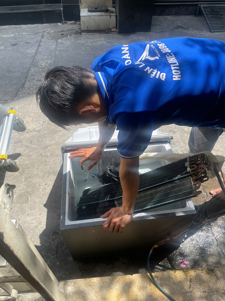 sửa máy lạnh xì gas