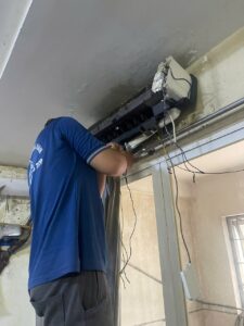 sửa máy lạnh xì gas